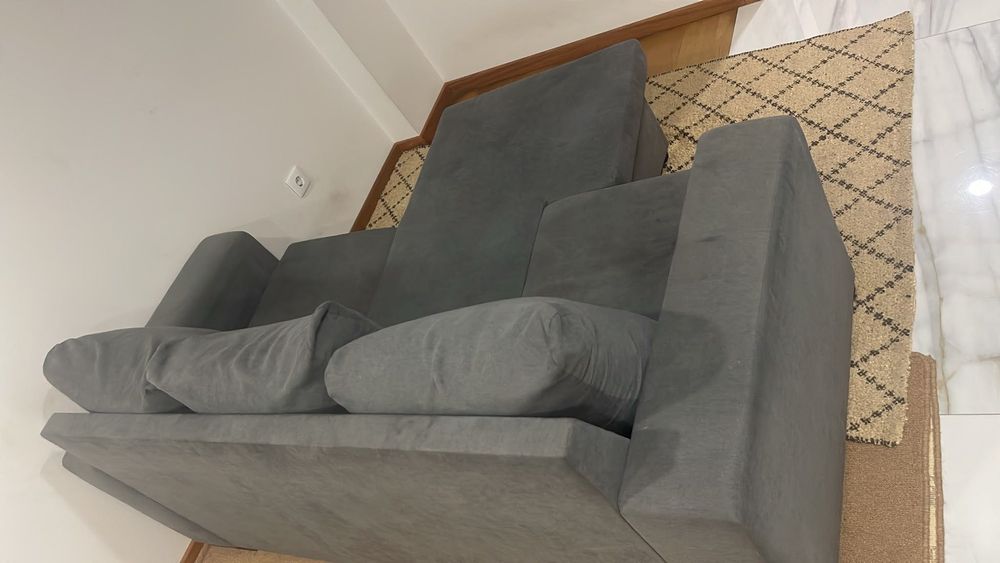 Sofá 3 lugares em perfeito estado.