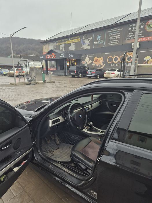 Продам БМВ 3 серії 2011 року в хорошому стані.