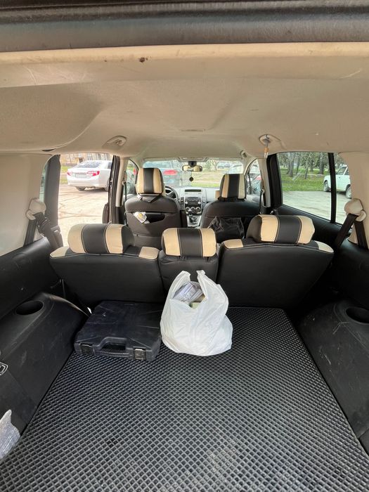 Автомобіль Mazda 5 2010