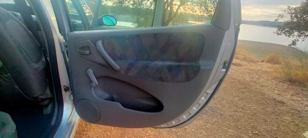 Citroën Xsara Picasso 1.6i 2002 – Bom estado geral, inspeção até 2026