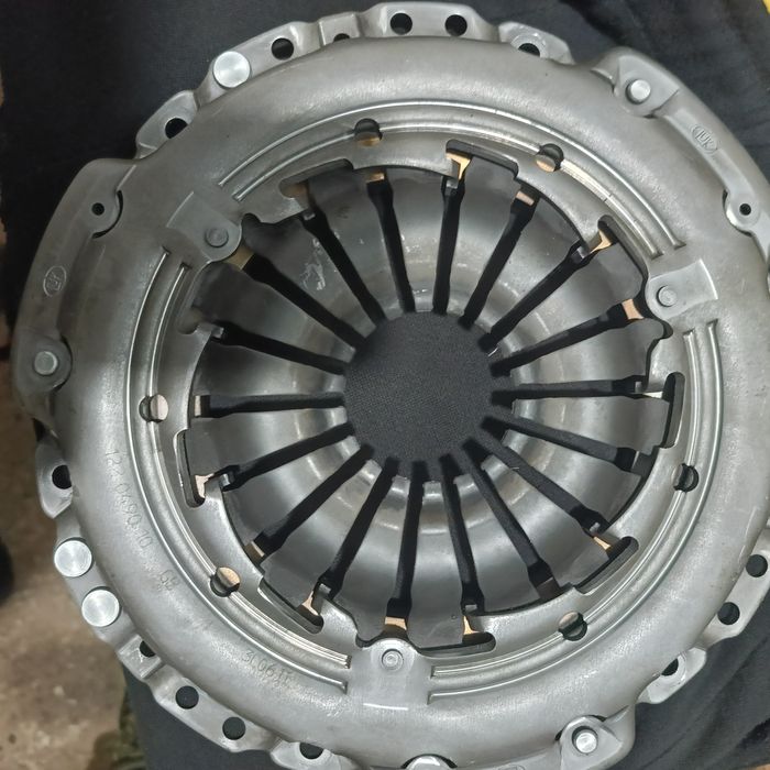 Корзина щеплення на Рено кліо  4