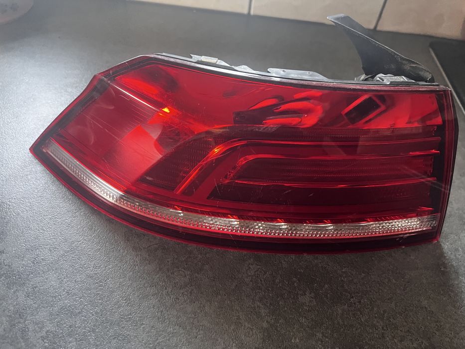 Tylnia lampa led Passat B 8 kombi
