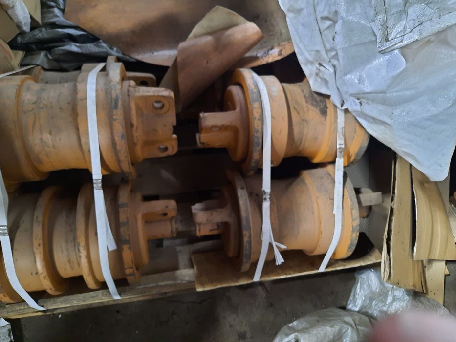 Каток опорный бульдозер Komatsu D355