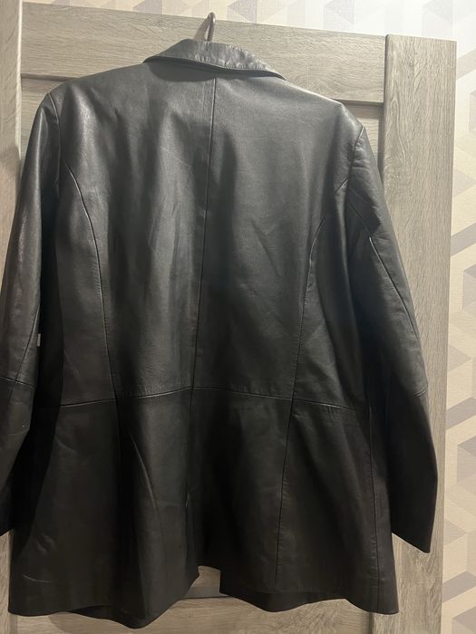 Шкіряний піджак чорного кольору