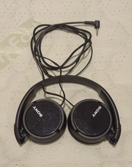 Накладні навушники Sony MDR-ZX110 чорного кольору