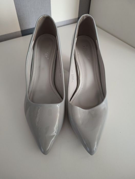 Szare lakierowane buty na obcasie, rozmiar 41!