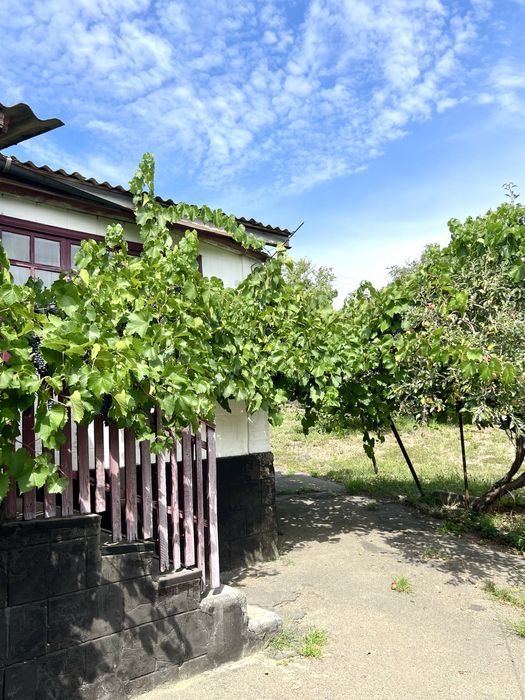 Продається будинок поруч з базаром!