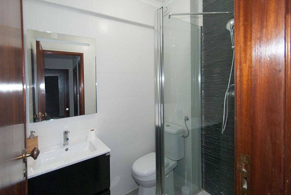 Quarto em Apartamento com 4 quartos - Carcavelos