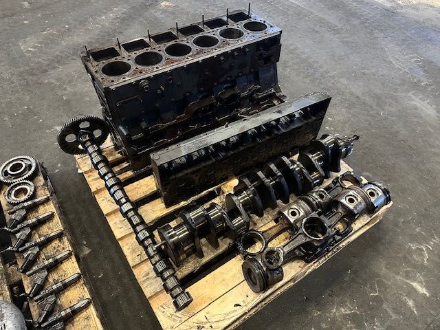 CUMMINS ISME 420 silnik spalinowy rozebrany