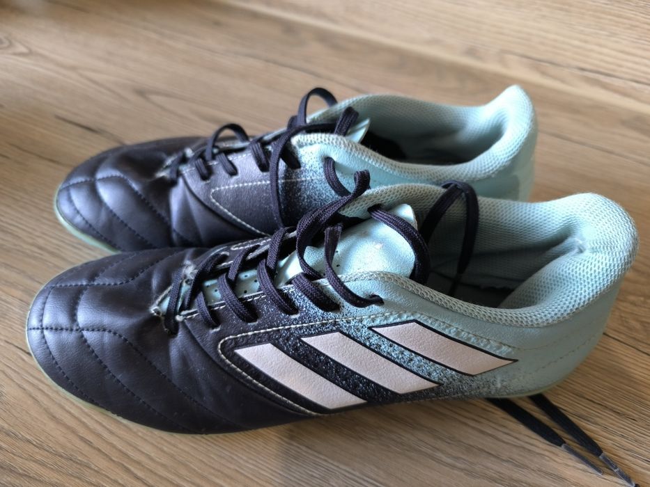 Adidas buty do gry w piłkę nożną 40 i 2/3