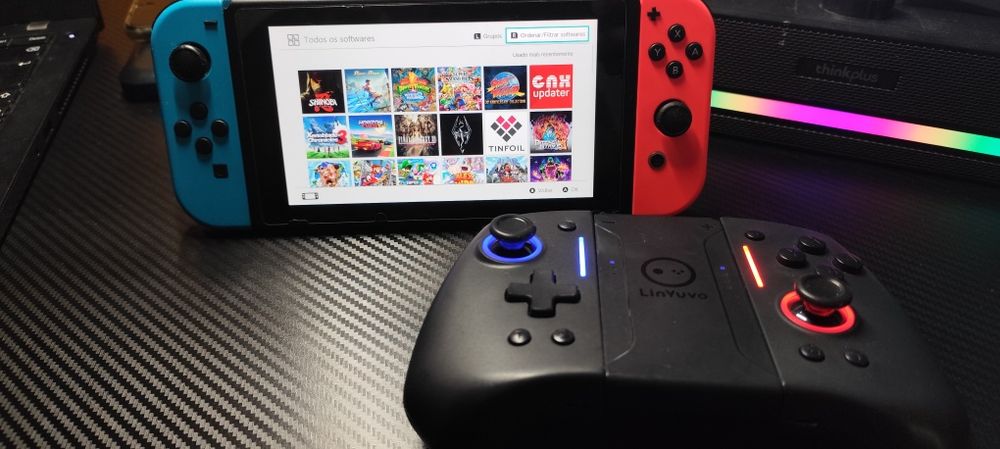 Nintendo Switch V2 (Desbloqueada) + SD Sandisk 512GB + Comando Extra LinYuvo + Acessórios