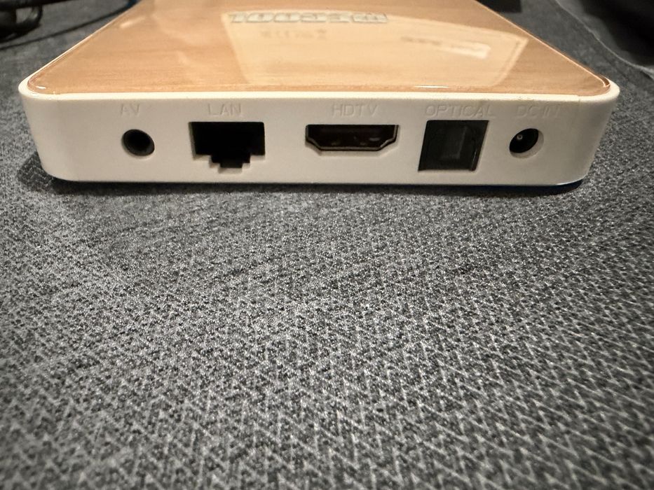 MECOOL KM6 DELUXE 4/64 Гб Android TV приставка з Google Assistant