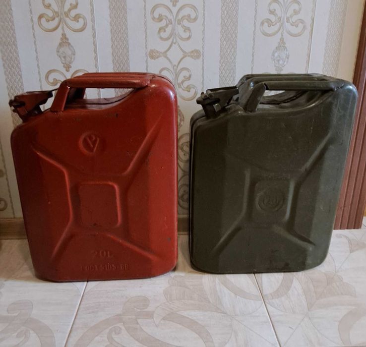 Каністри залізні 20 л.для палива вживані