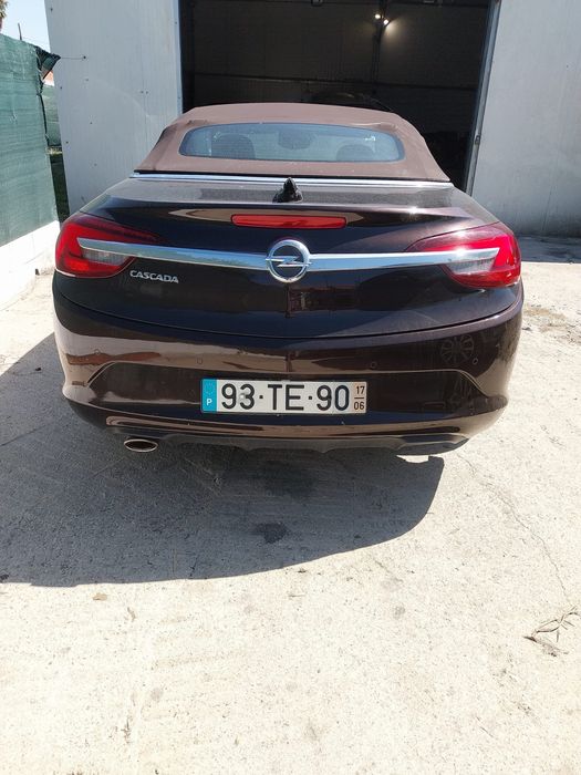 Opel cascada accidentado