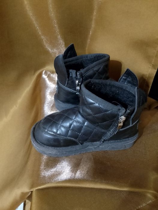 Уггі шкіряні з вушками