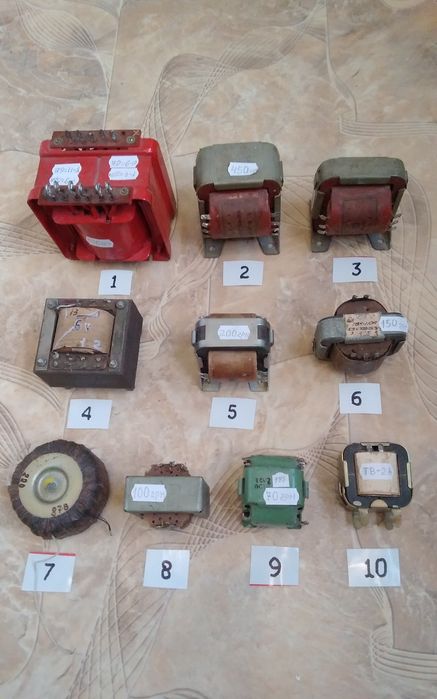Трансформаторы различной мощности.
