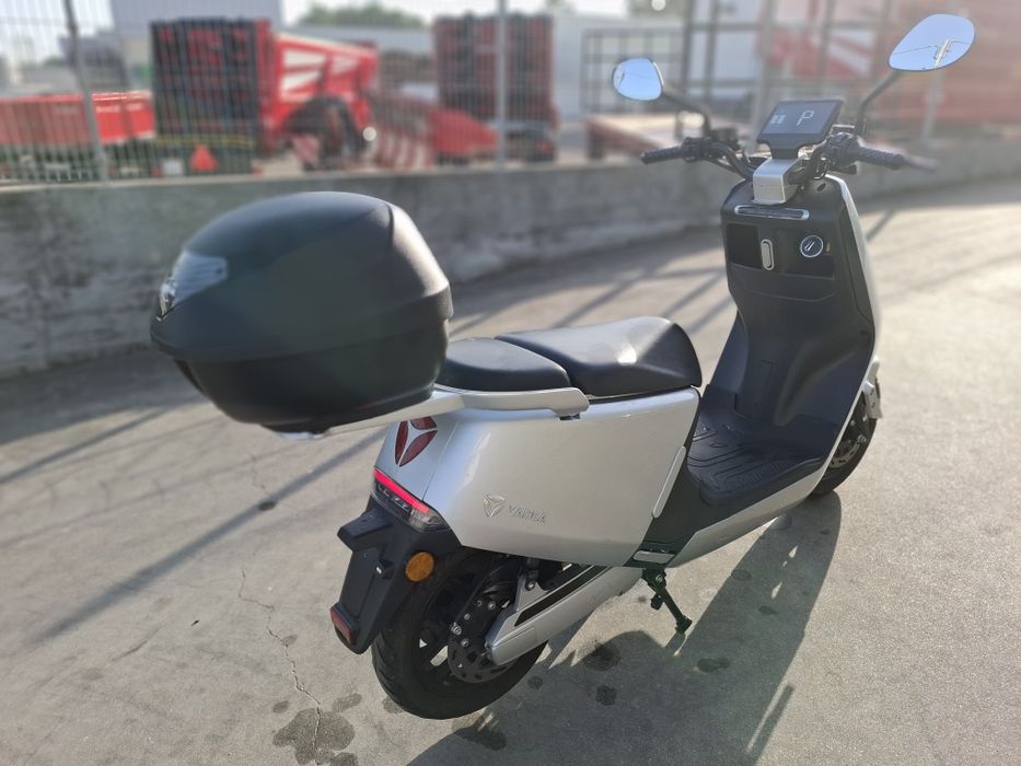 Scotter  eléctrica Yadea G5S