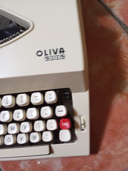 Vendo maquina de escrever OLIVA