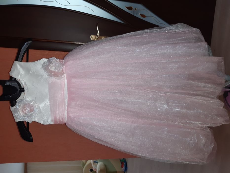 Нарядное платье для девочки