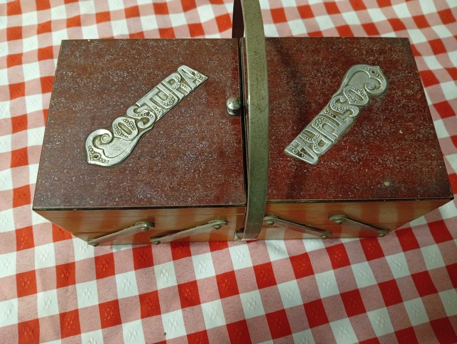 Caixa de madeira vintage