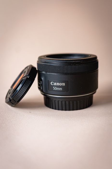 Canon EF 50mm f/1.8 STM + Para-sol Canon ES-68