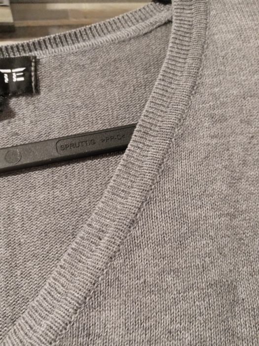 Sweter damski rozpinany na guziki   r 44