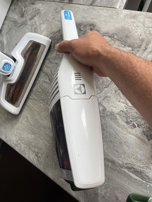 Продам ел.веник ,пылесос Electrolux  ergorapido classic