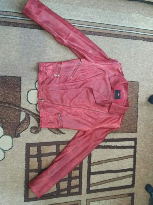 Жіноча шкіряна куртка-косуха