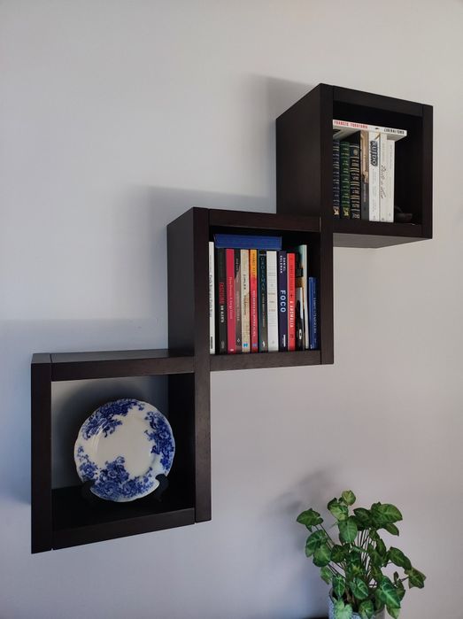 Estante em madeira maciça como nova