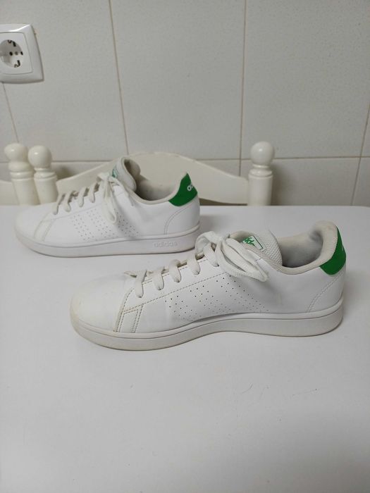 Ténis Adidas brancos Nº37.5