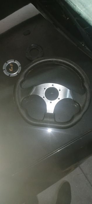 Volante momo usado