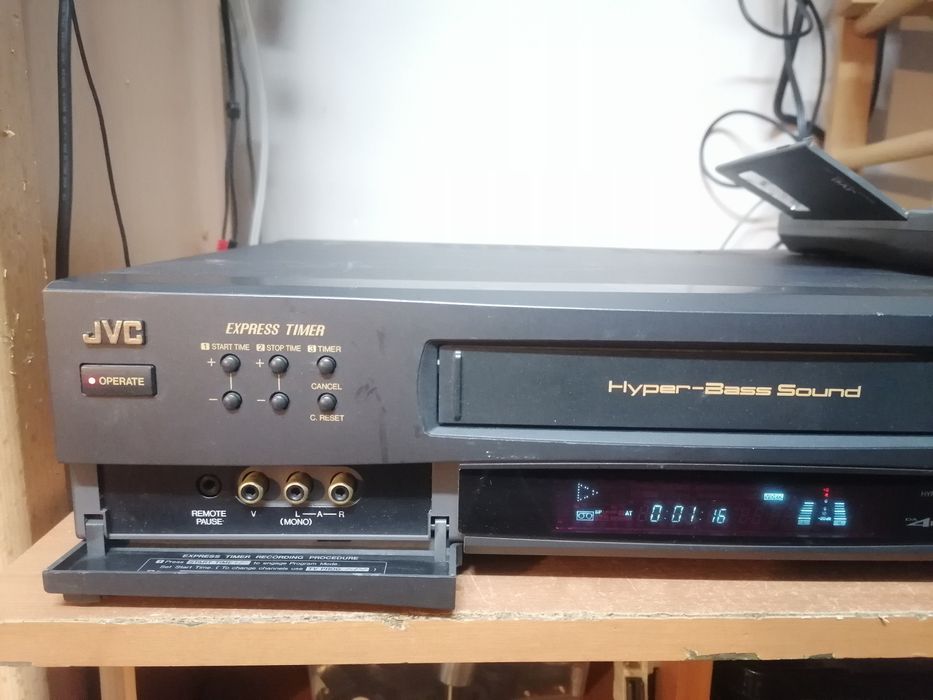 Magnetowid VHS JVC HR-J605EG  hi-fi stereo pilot