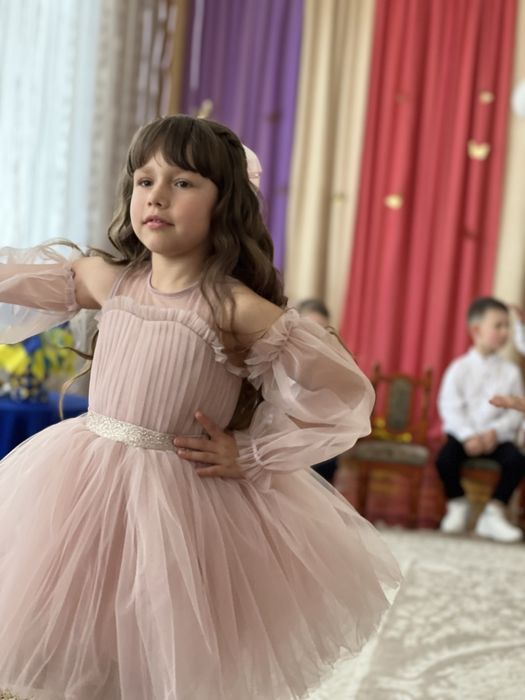 Продам плаття для дівчинки