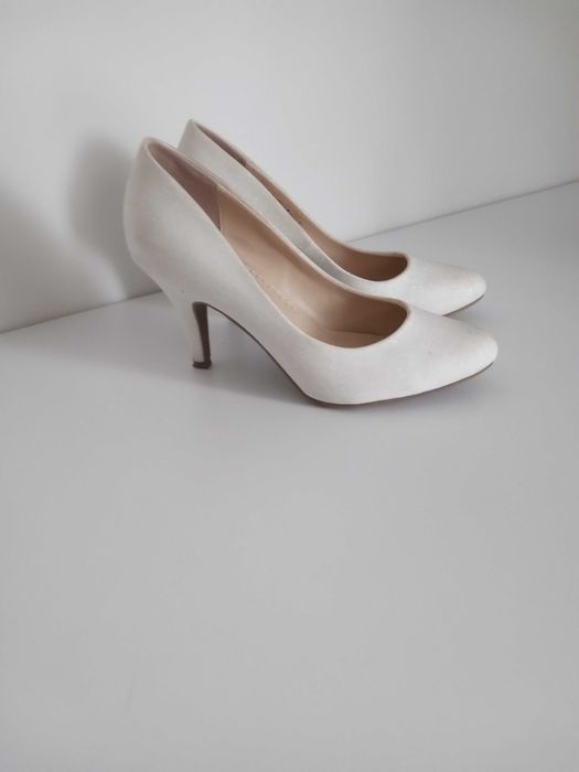 Buty damskie na obcasie rozm. 38