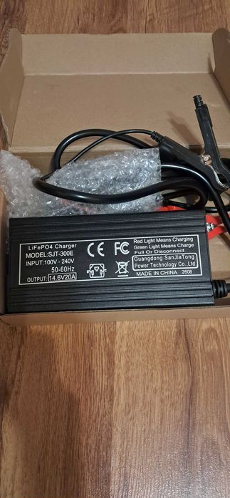 РОЗУМНИЙ Зарядний пристрій для LIFePO4 Charger  MODEL SJT-300E 14.6V.20A