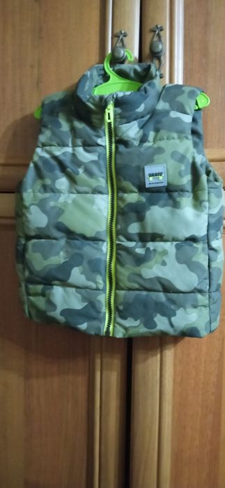 SALE!!!  жилет на синтепоне на зиму 3-4 года