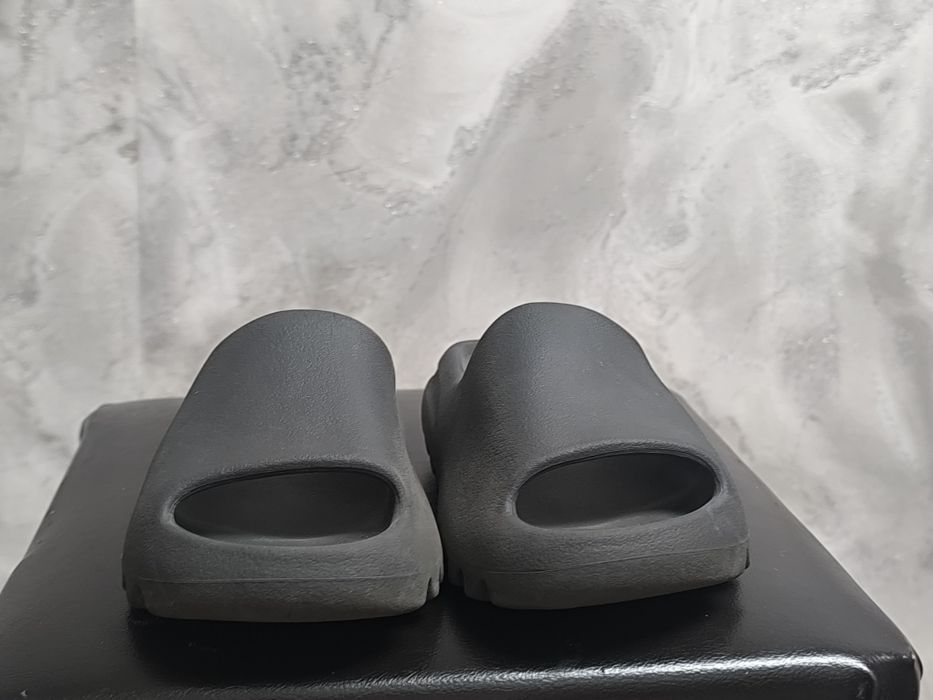 Дитячі шльопанці Adidas Yeezy slides розмір 34 21 см