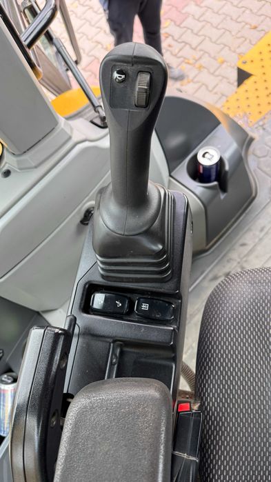 CAT 432 (2020 р.) – ідеальний стан – 5859 м/г – доставка з Польщі