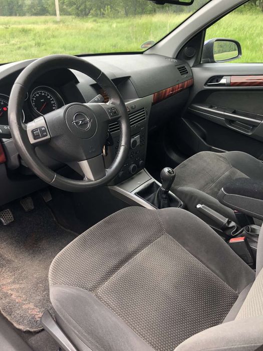 Opel Astra H  2005 рік