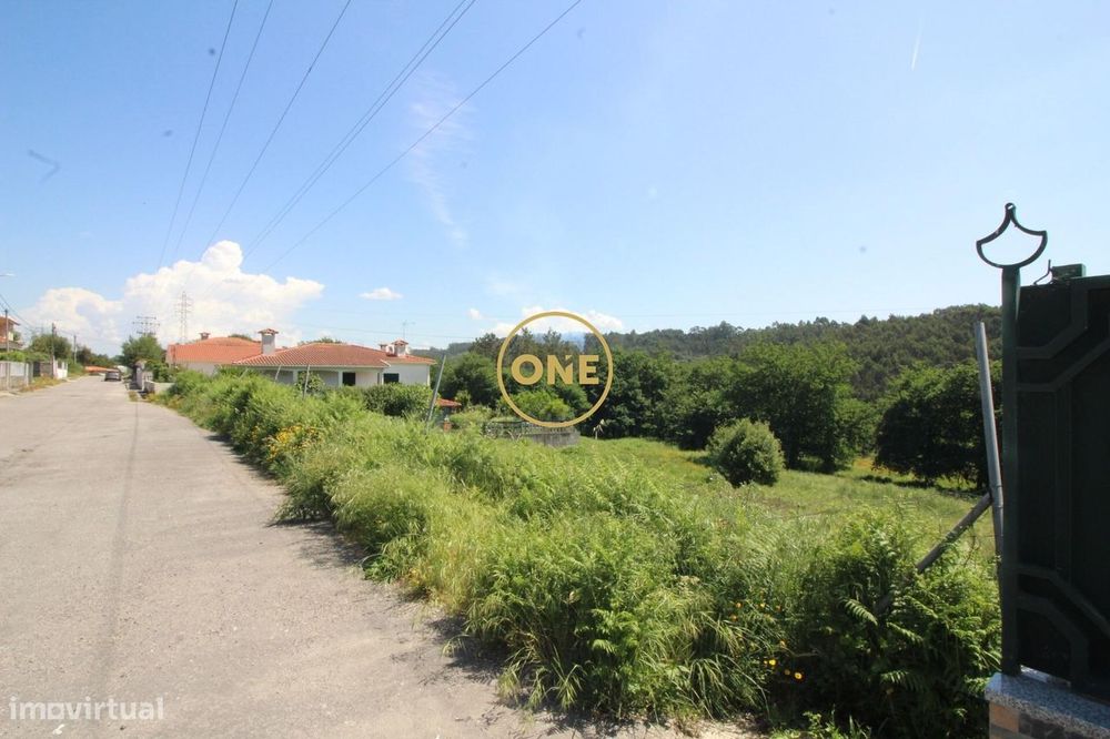 Lote de terreno de construção com 700m2 de área em Bairro para venda