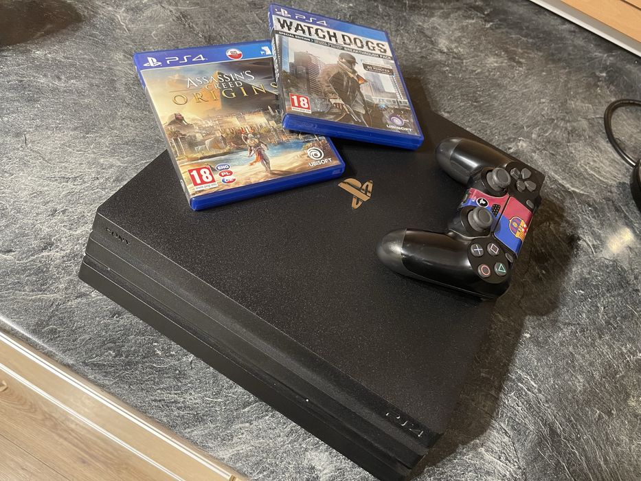 Ps4 pro w dobrym stanie jak nowe