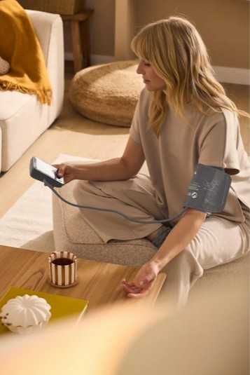 Ciśnieniomierz naramienny z Bluetooth®, SBM 70