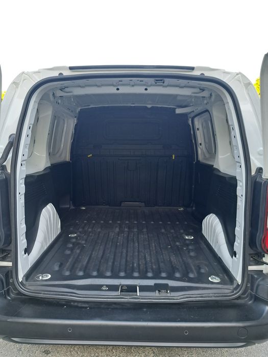 Opel combo de 2020 com 77.000 kms 100cv de 3lugares