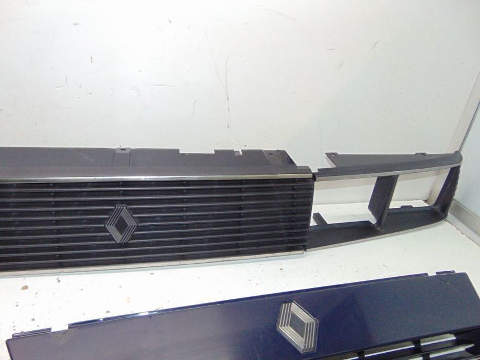 Renault 9 grelhas dos faróis e + peças