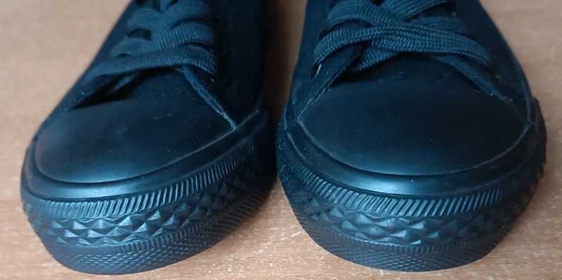 Nowe czarne tenisówki damskie 38