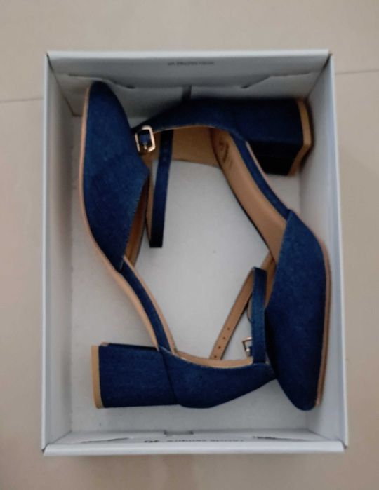 Sapatos Tipo Ganga de Tacão com Fivela Primavera/Outono