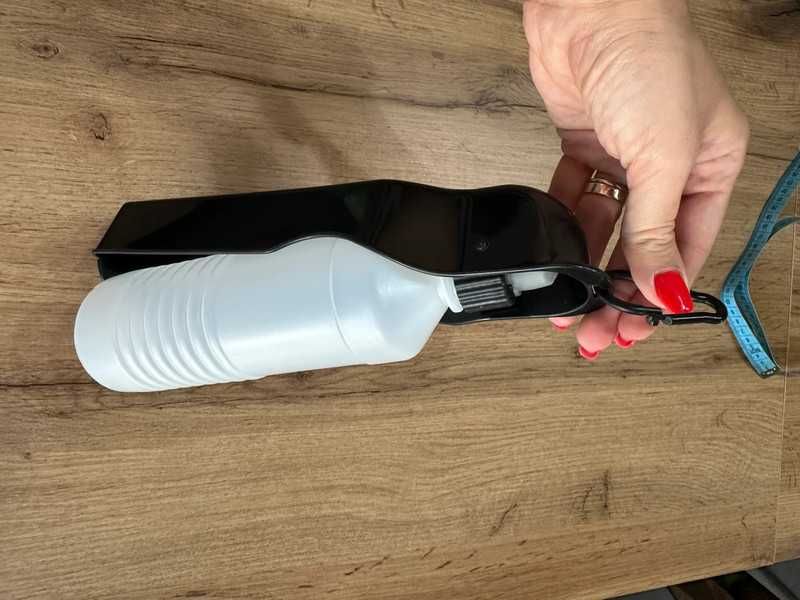 Pojemnik butelka na wodę z poidlem dla pieska spacerowa