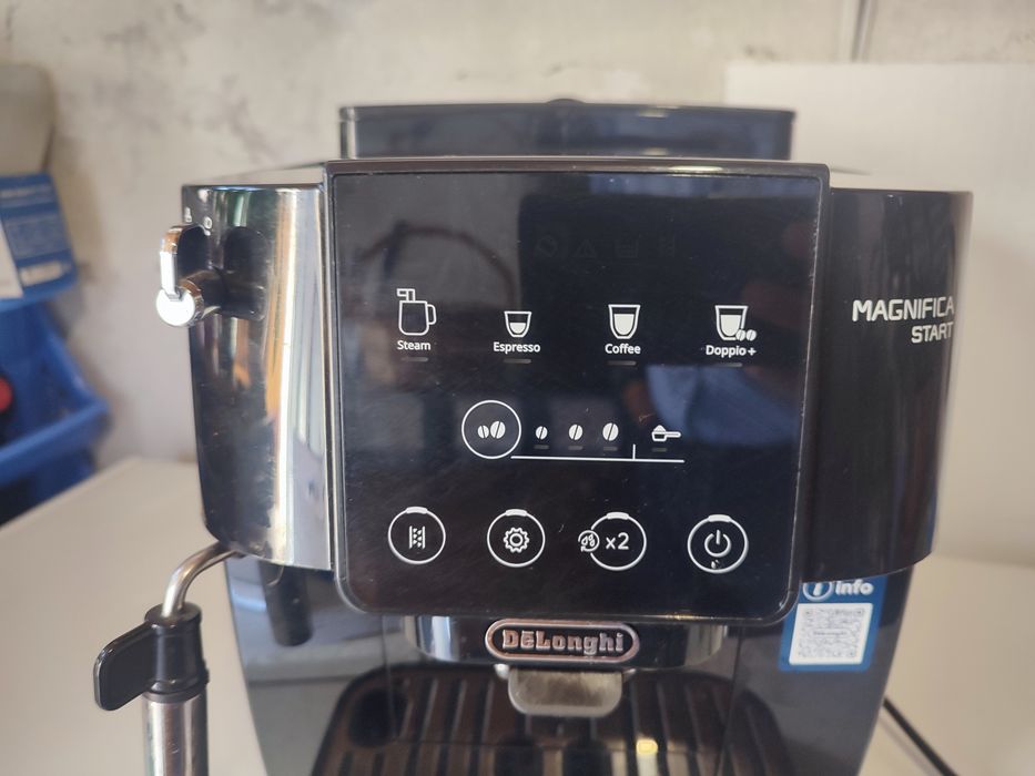 Máquina de café Delonghi magnífica Start