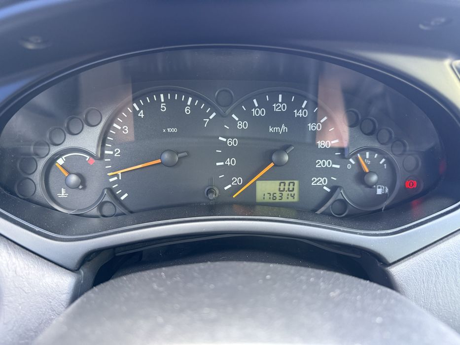 Vendo ford focus 2004 gasolina 1.4 foto 4