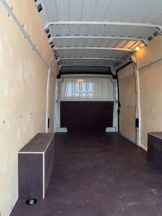 Wynajem busów dostawczych